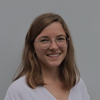 Porträtfoto von Julia Schnellen